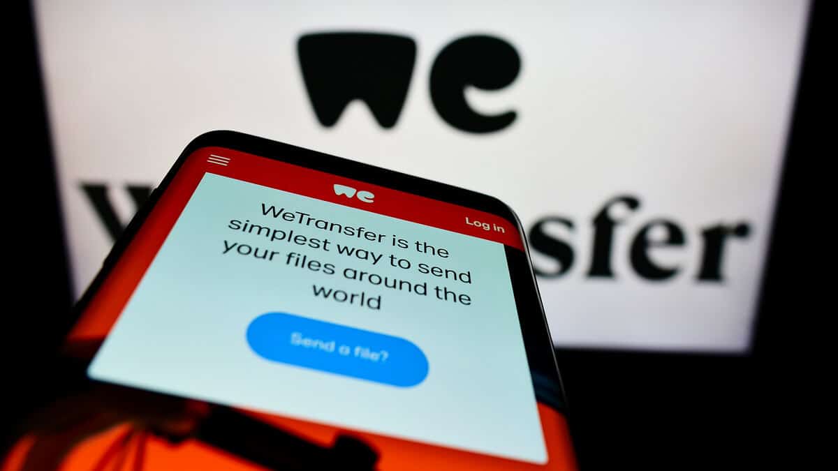 WeTransfer – jak przesłać pliki przez v transfer – instrukcja